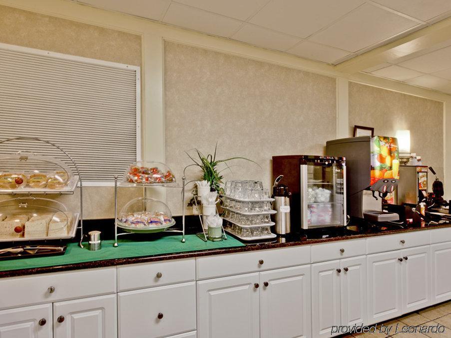 La Quinta By Wyndham Atlanta Airport South Hotel College Park Exterior photo