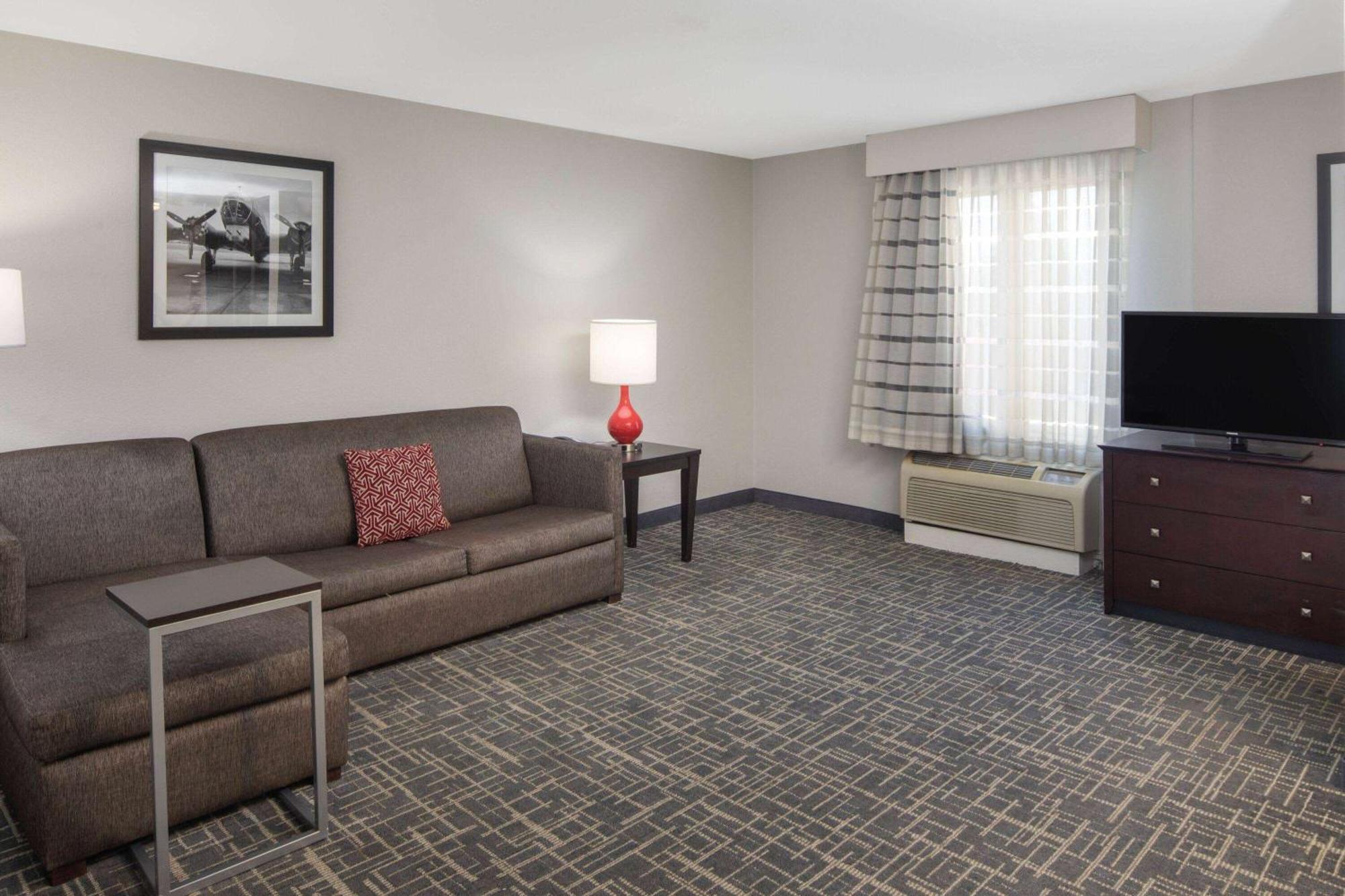 La Quinta By Wyndham Atlanta Airport South Hotel College Park Exterior photo