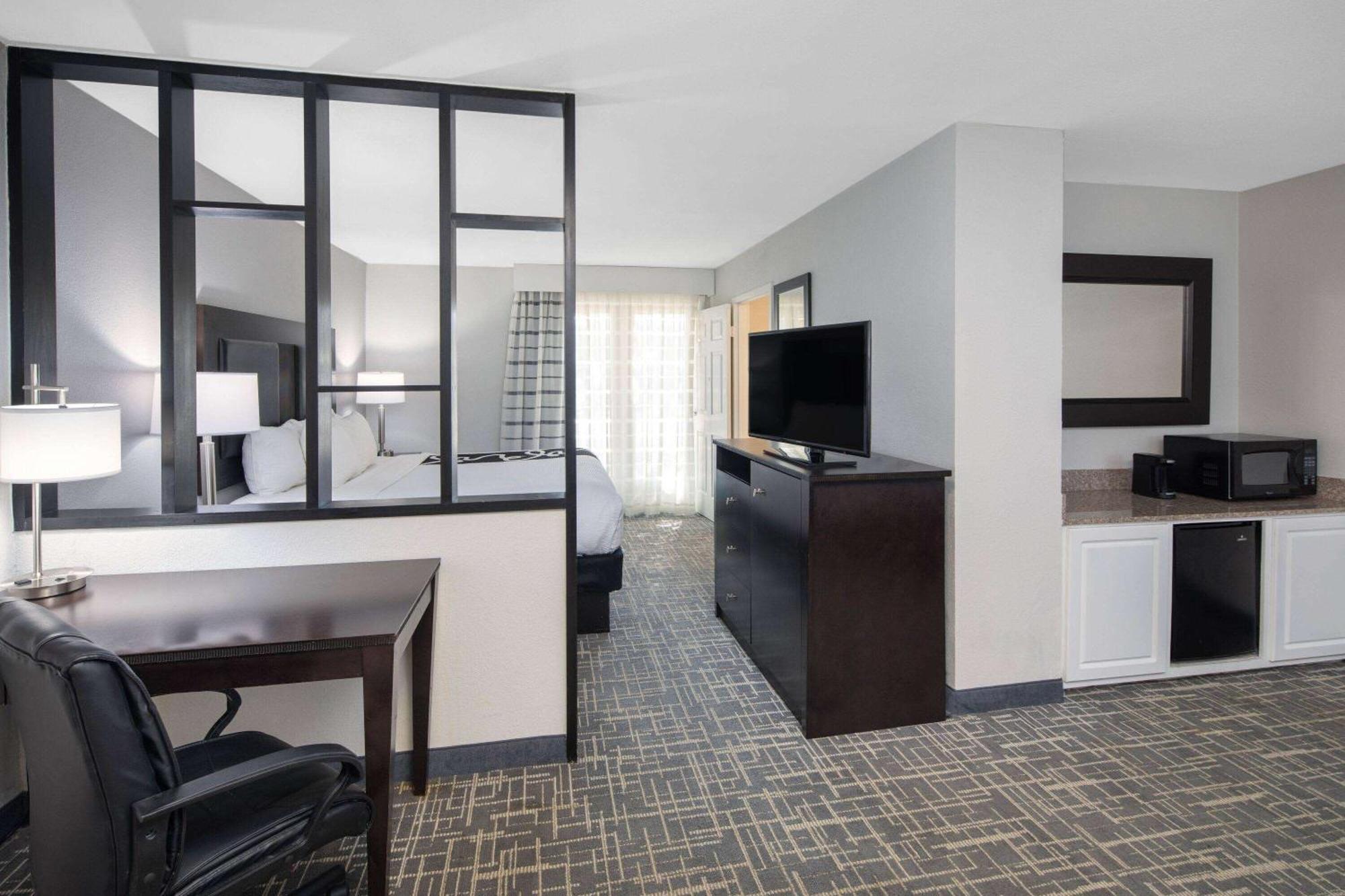 La Quinta By Wyndham Atlanta Airport South Hotel College Park Exterior photo