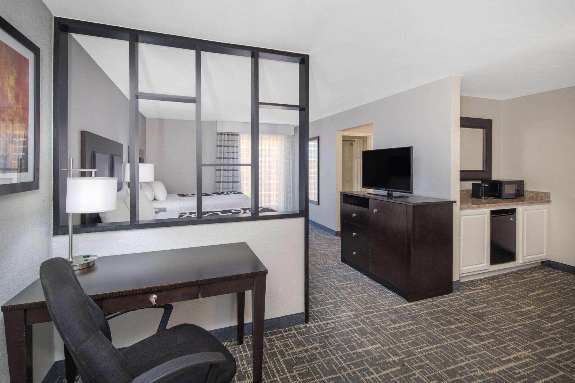 La Quinta By Wyndham Atlanta Airport South Hotel College Park Exterior photo