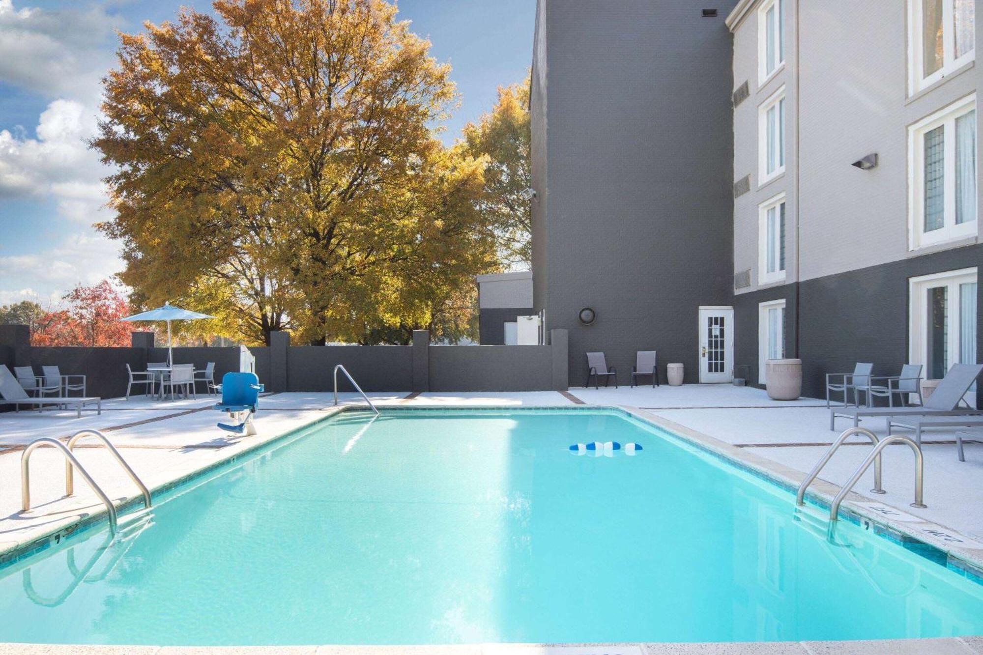 La Quinta By Wyndham Atlanta Airport South Hotel College Park Exterior photo