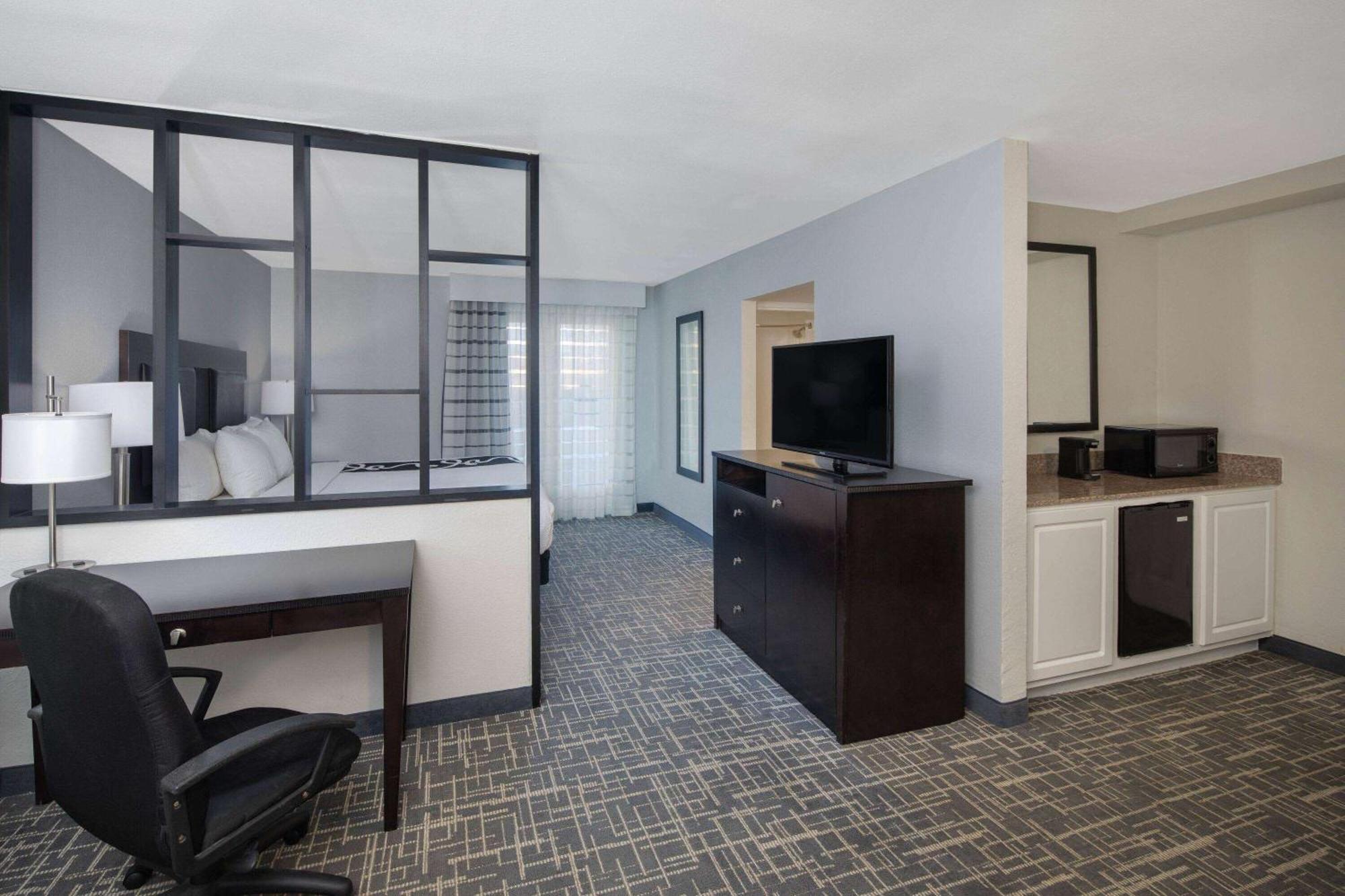 La Quinta By Wyndham Atlanta Airport South Hotel College Park Exterior photo